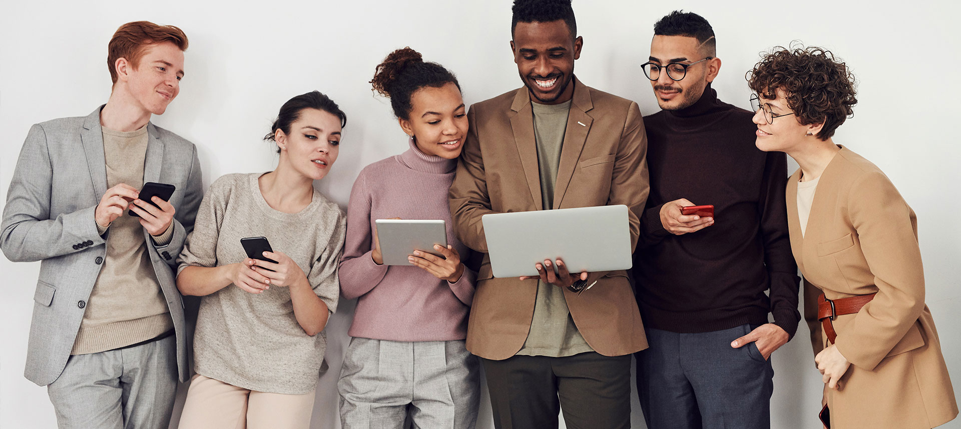 Group working banner-02